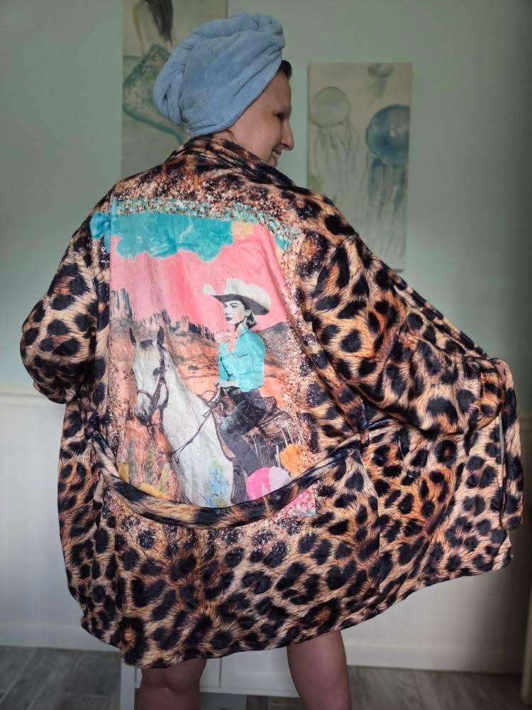 Baha Ranch Retro Pop Western Leopard Cowgirl Robe - Image 7