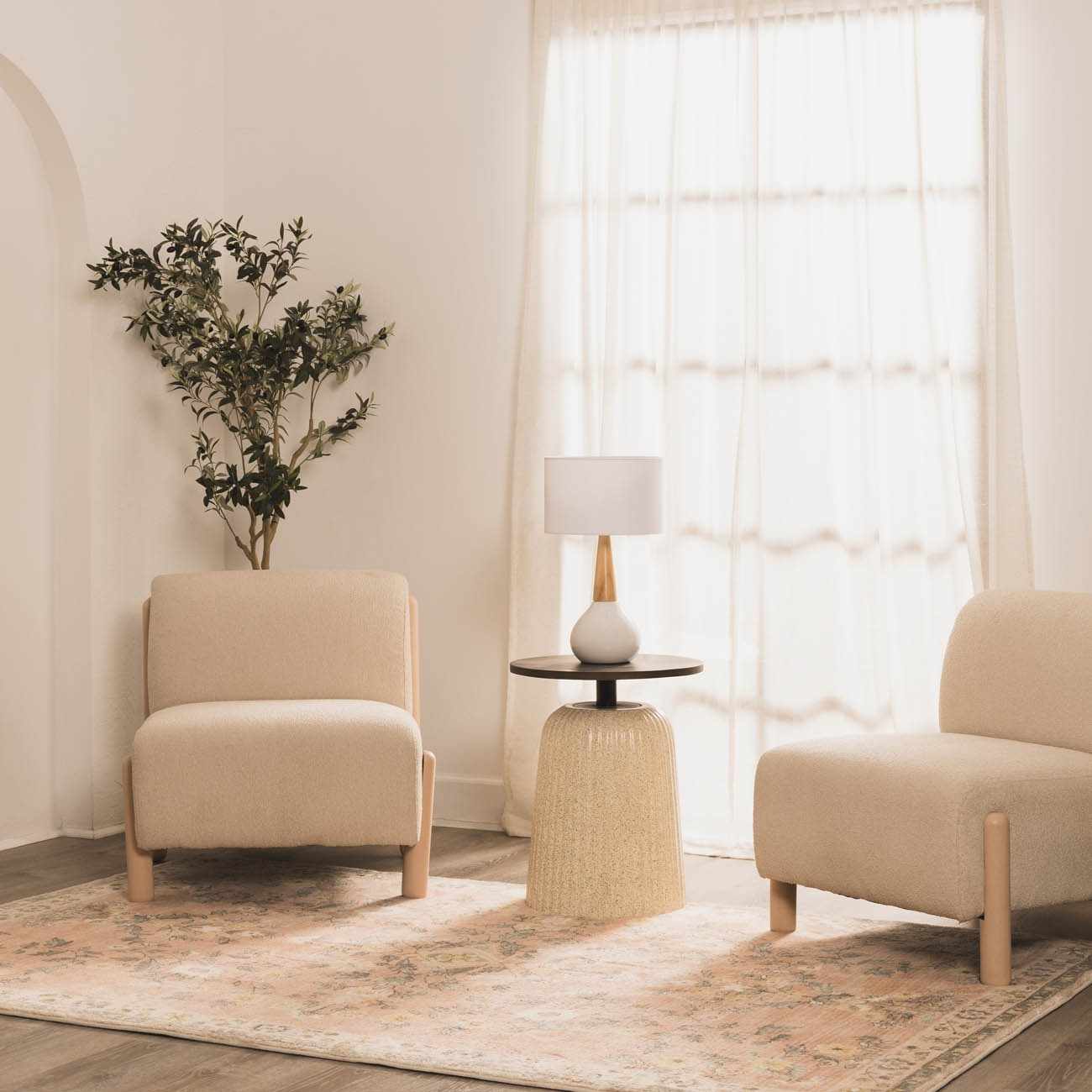 Baugo White Ceramic Table Lamp - Image 3