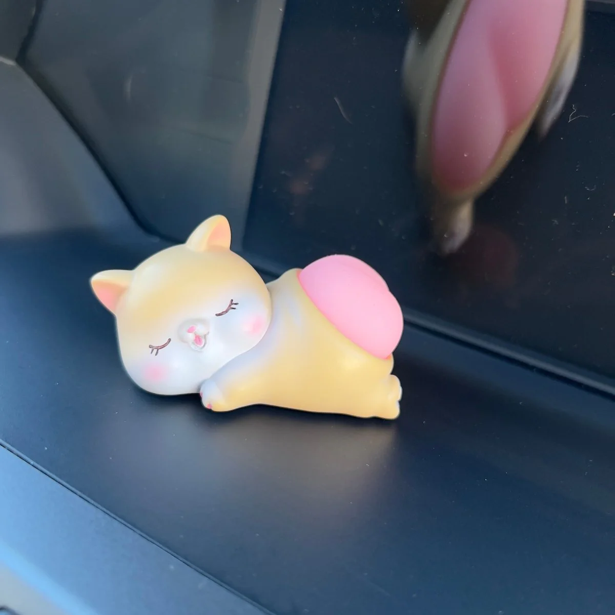 Bouncy Butt Car Ornament – Cute Animal Dashboard Silicone Decor - Image 13