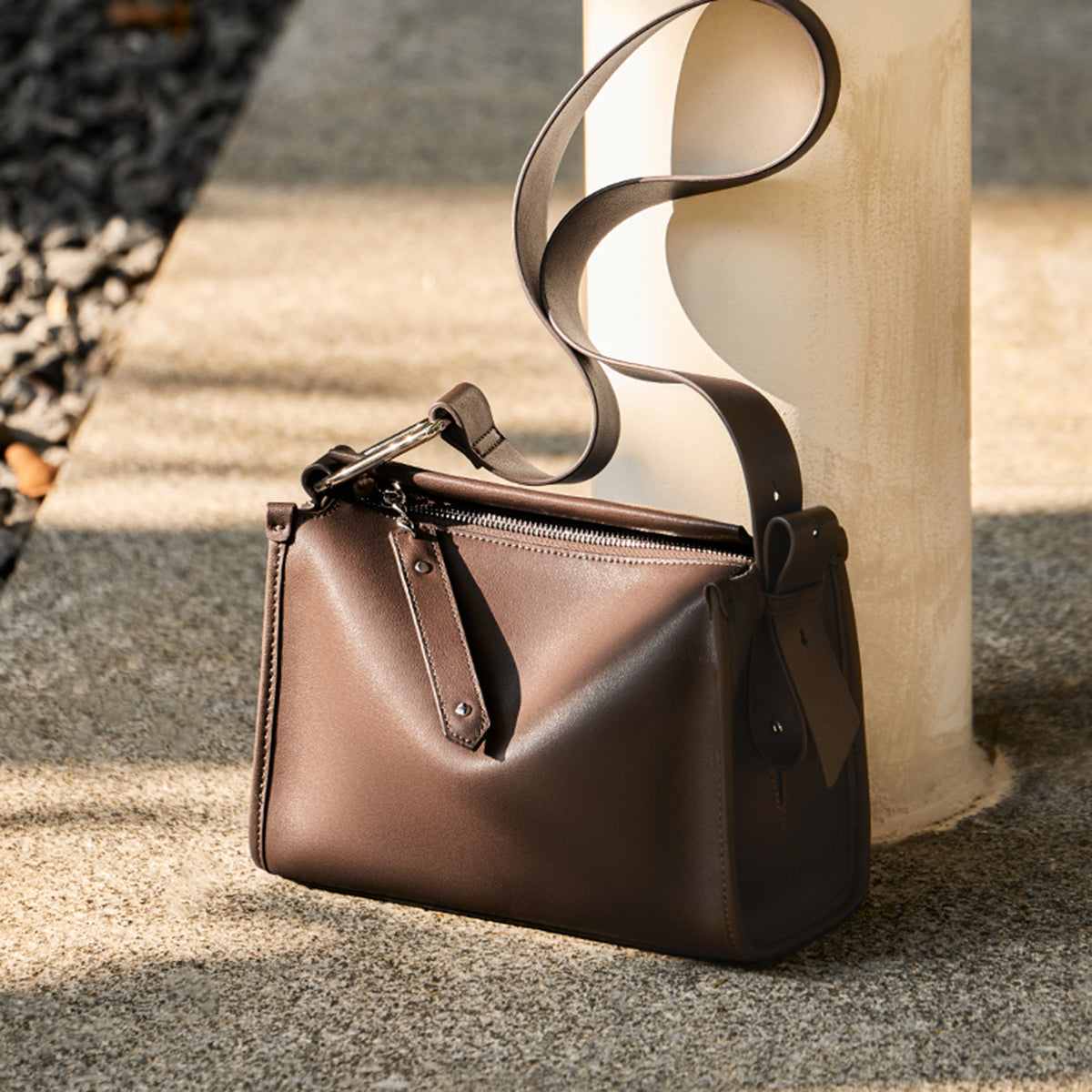 Classic Grace Leather Shoulder Bag - Image 10