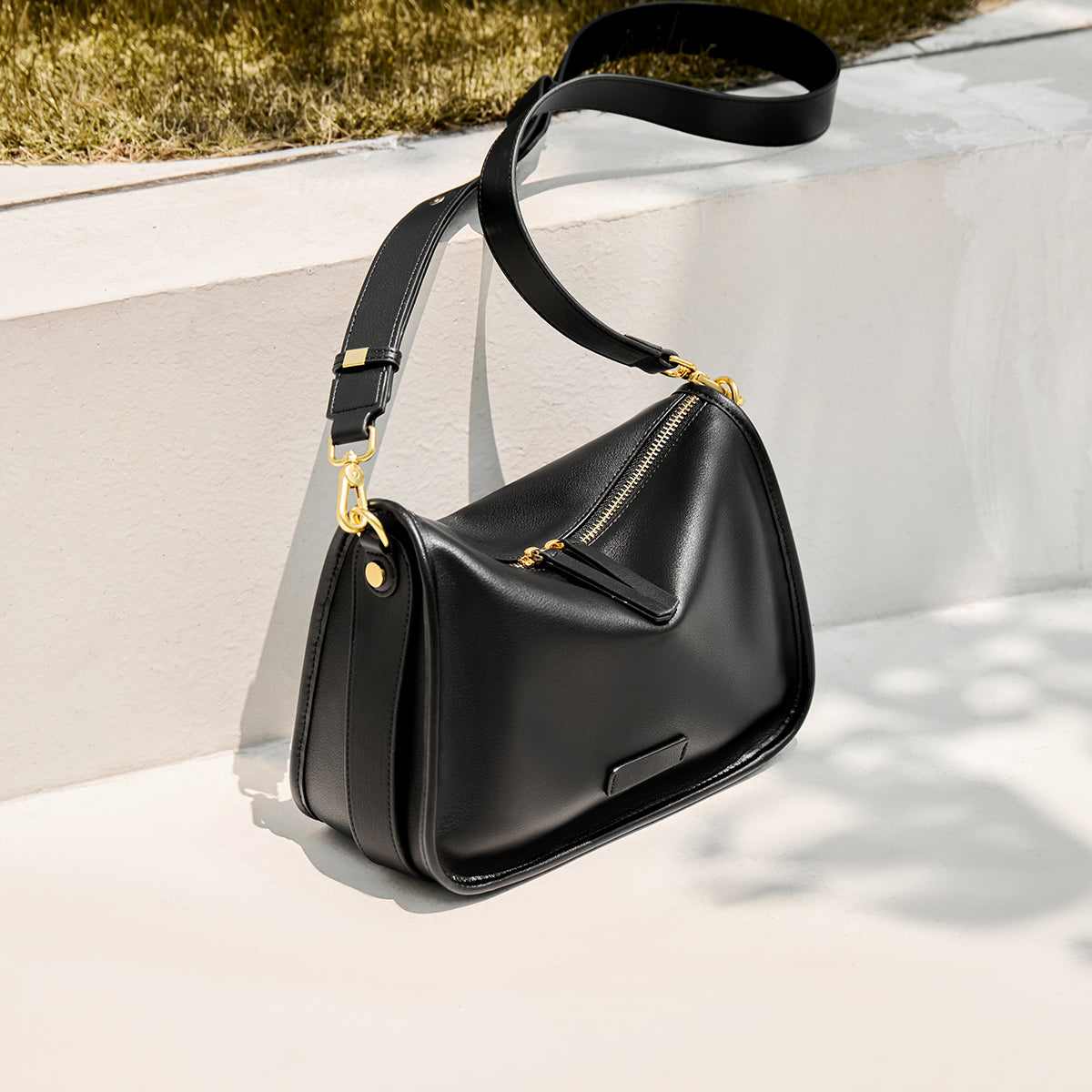 Classic Julie Leather Slouch Shoulder Bag - Image 3
