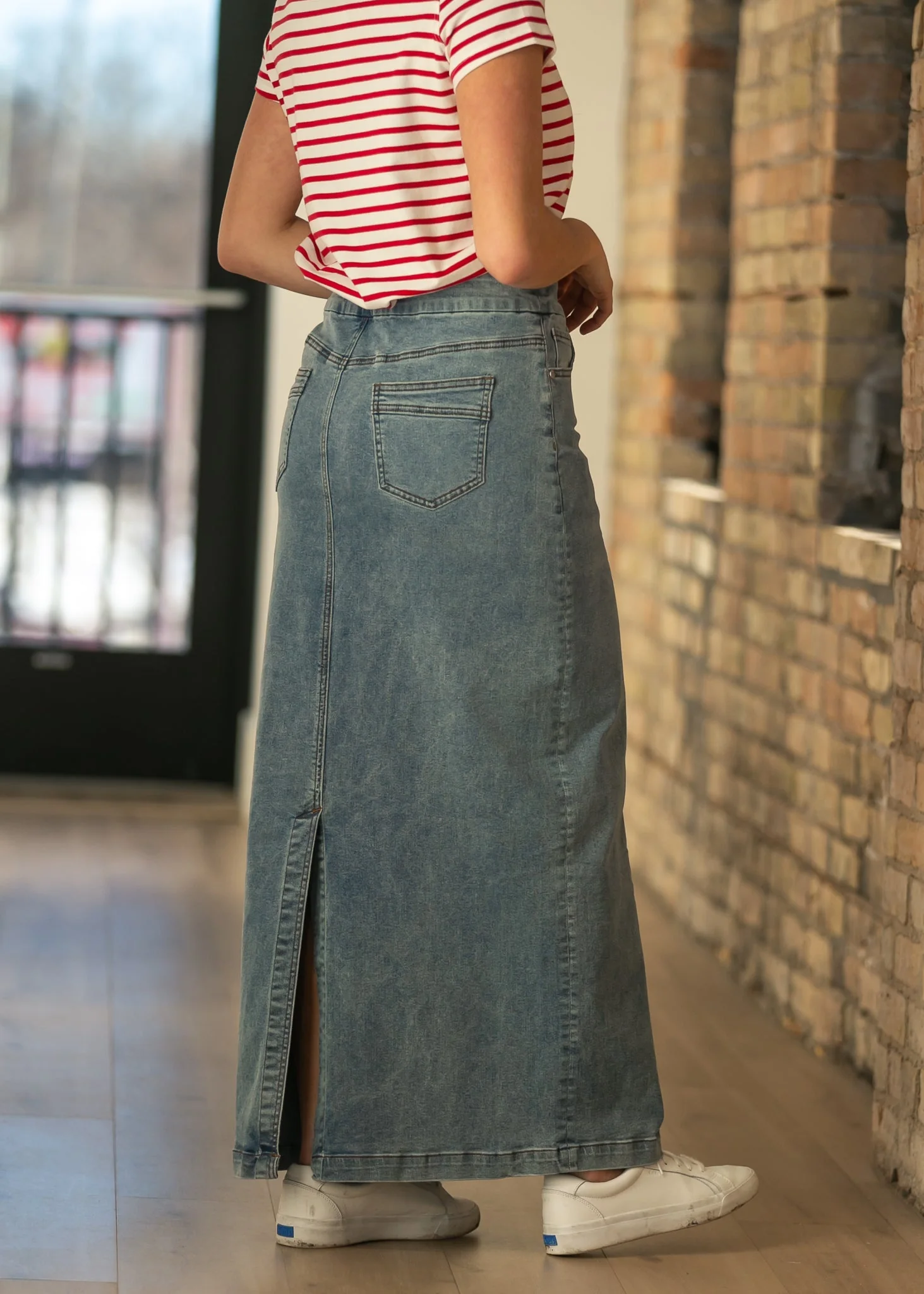 Donna Classic Wash Maxi Denim Skirt - Image 7
