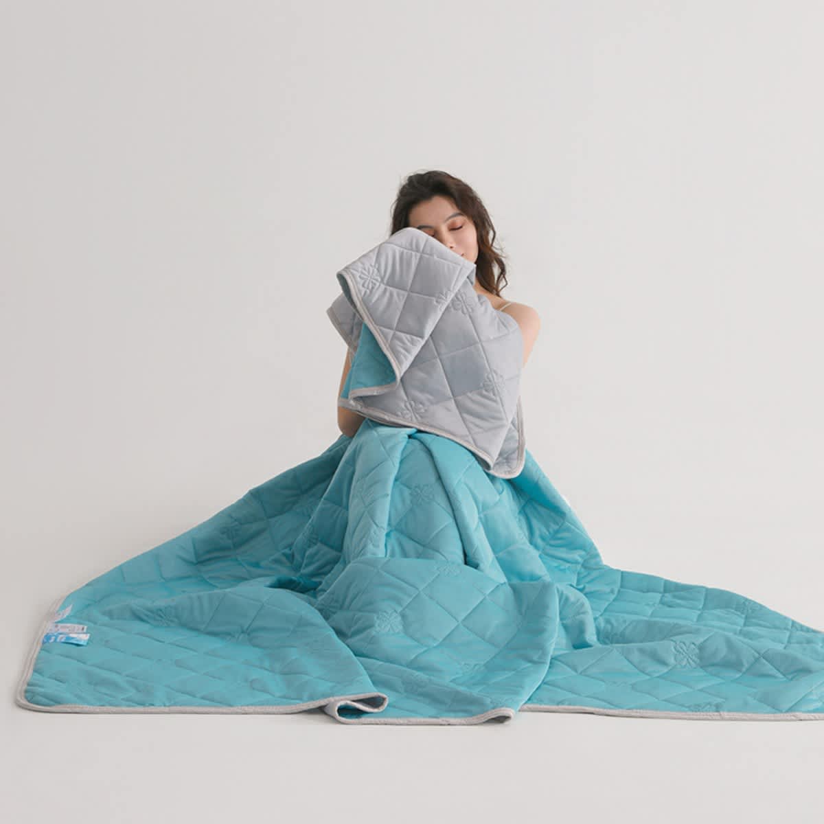 Dual-Sided Cooling Throw Blanket - Image 14