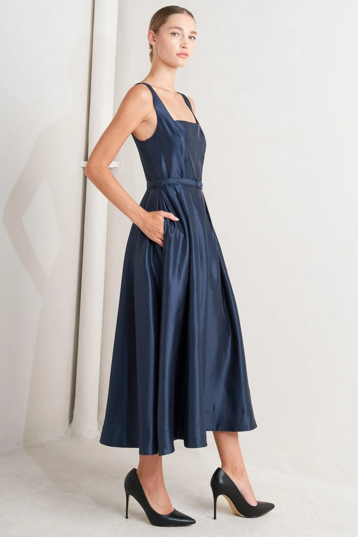 Femme Silhouette Woven Midi Dress - Image 6