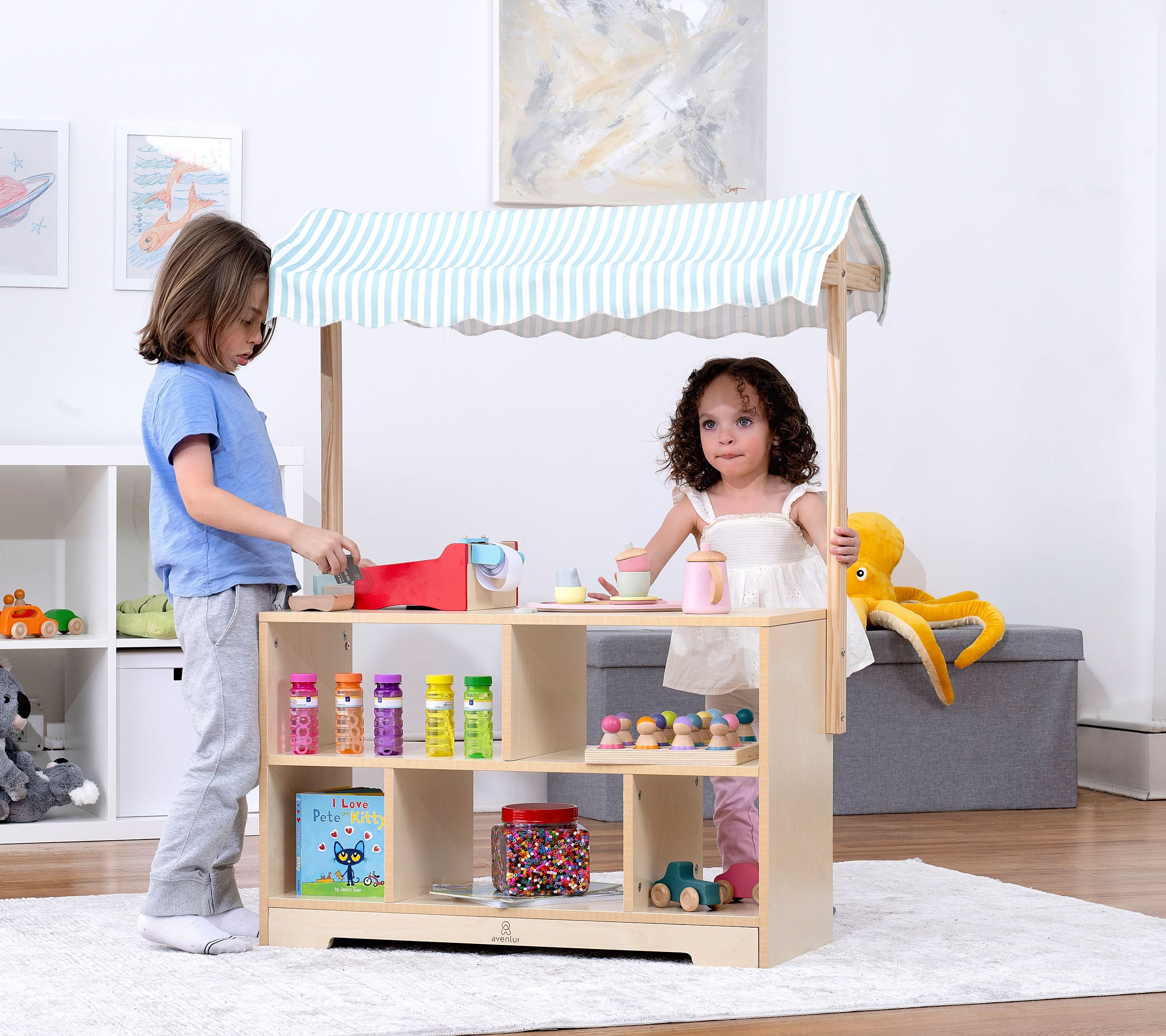 Holly Wooden Market Stand – Kids’ Pretend Play Shop & Display Shelf - Image 11
