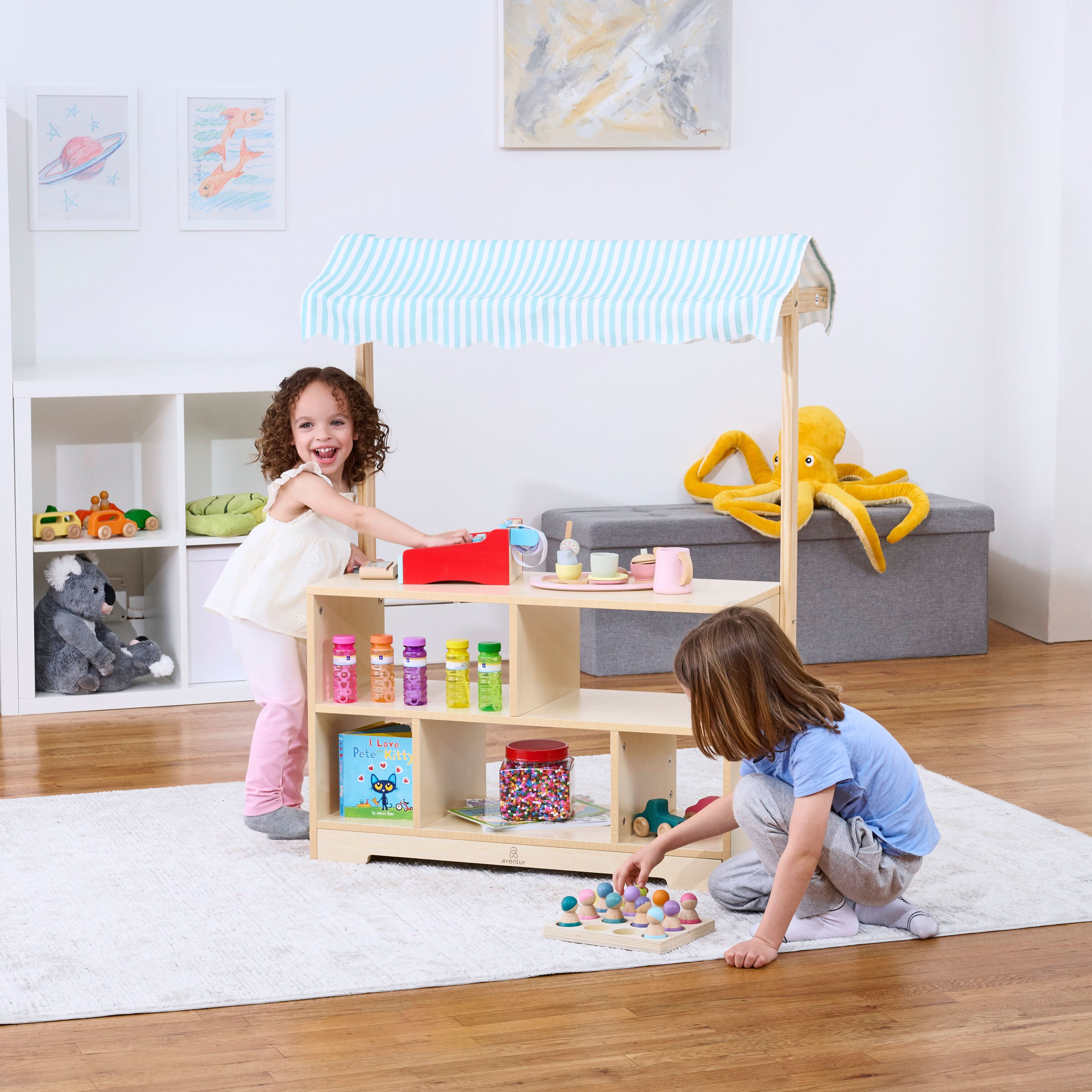 Holly Wooden Market Stand – Kids’ Pretend Play Shop & Display Shelf - Image 6