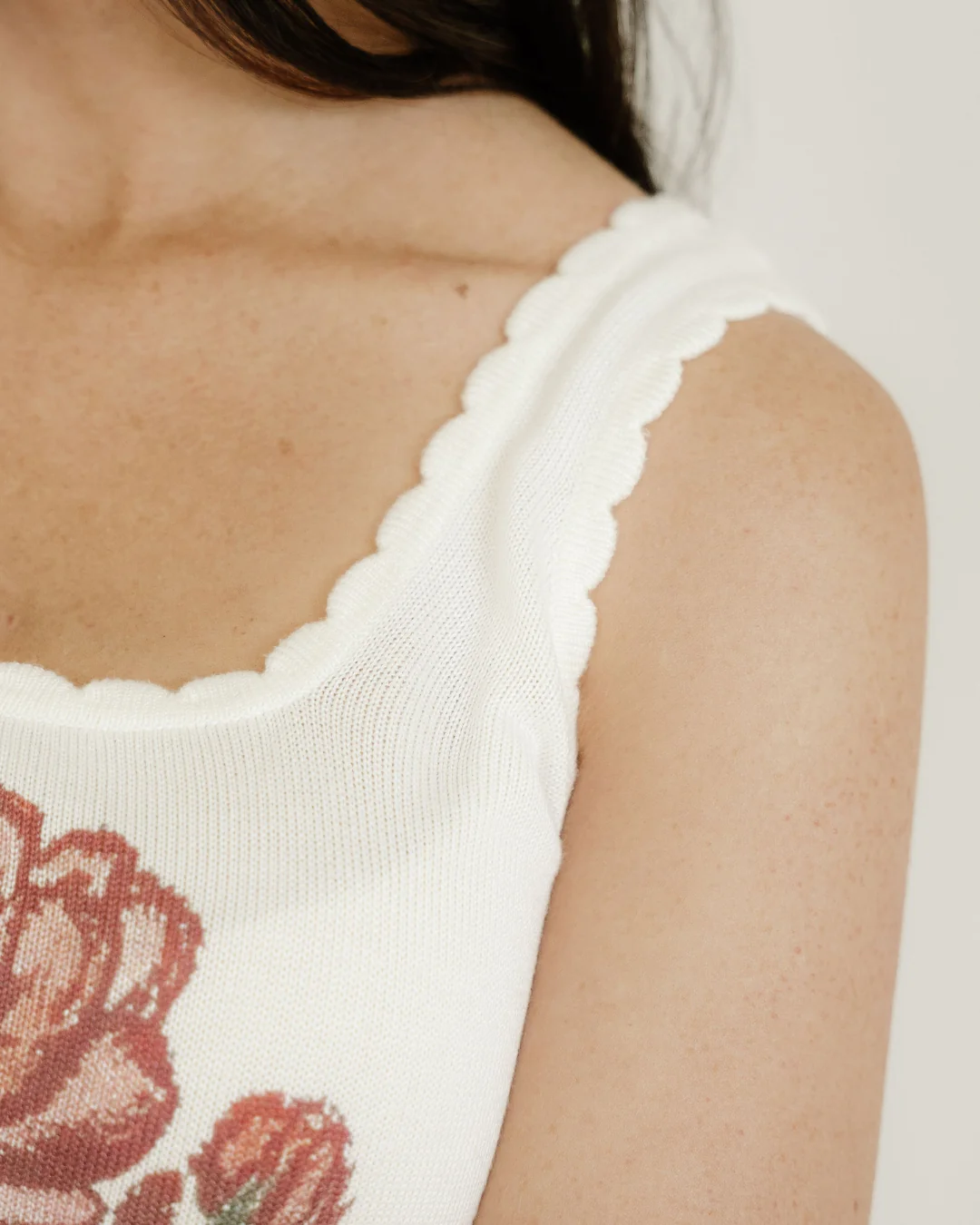 Kahlani Retro Floral Print Scalloped Square Neck Knit Sweater Vest - Image 8