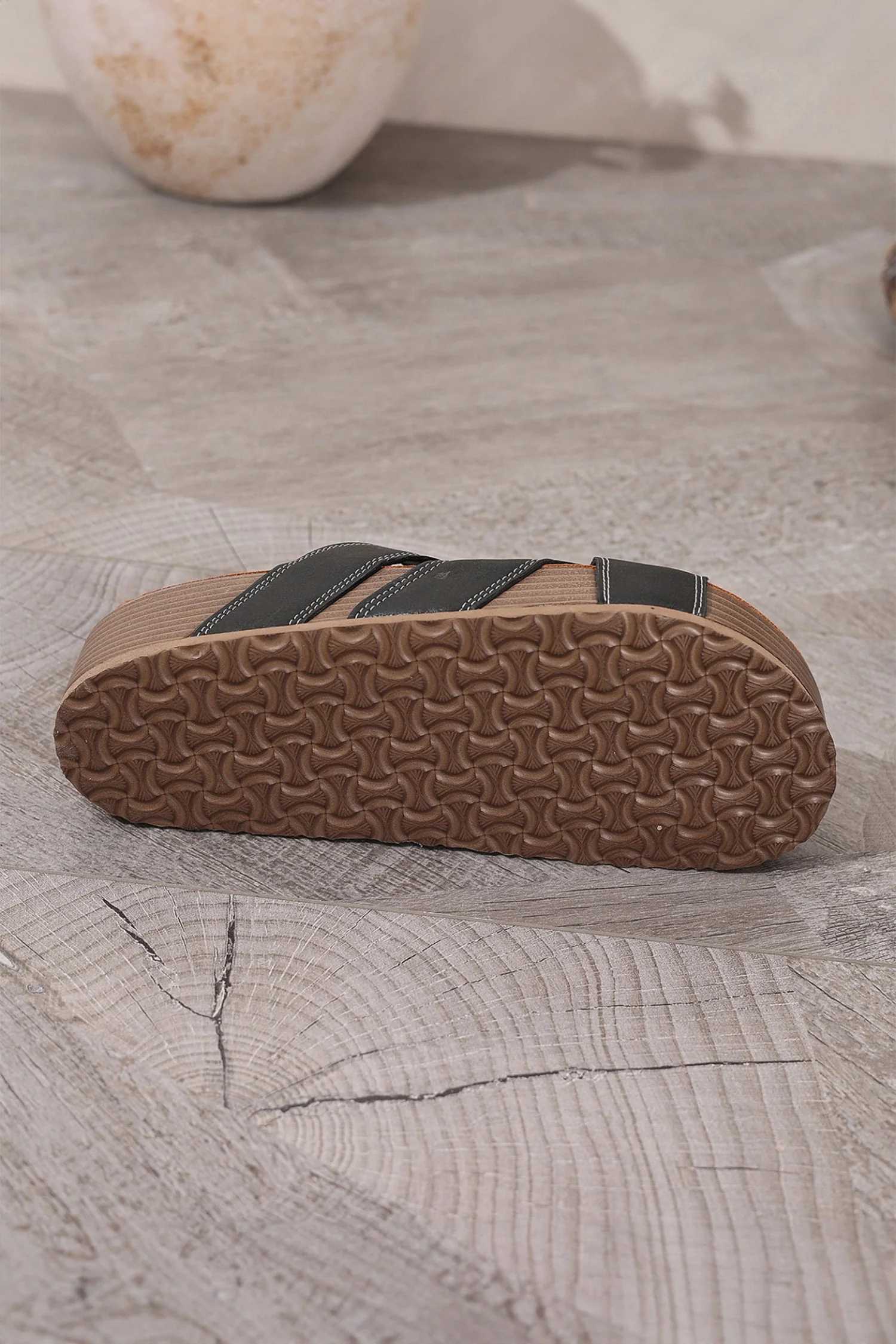 Threaded Pear Kathryn Band Retro Platform Sandals - Image 8