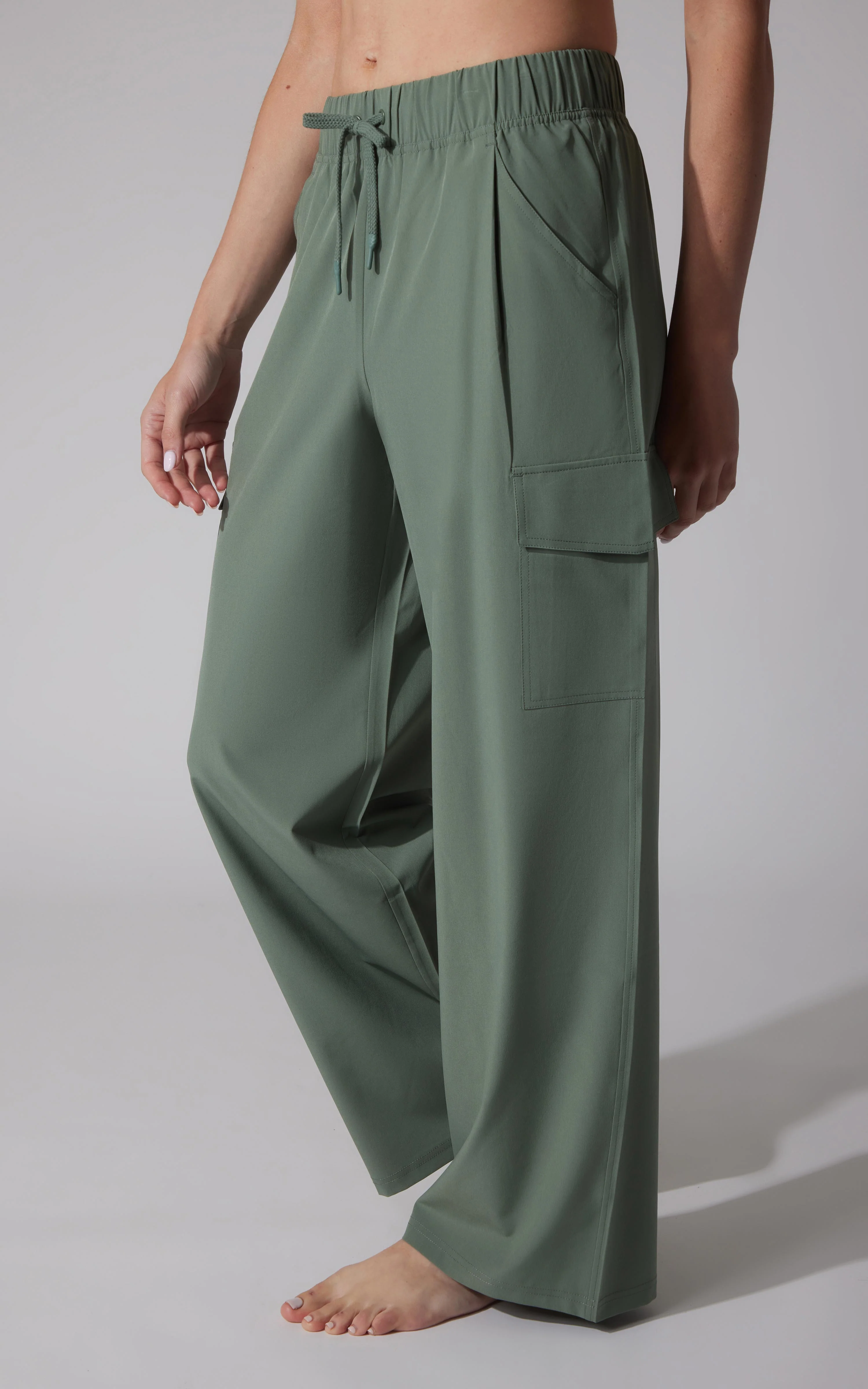 Lightstreme Wide Leg Cargo Pocket Pant - Image 25