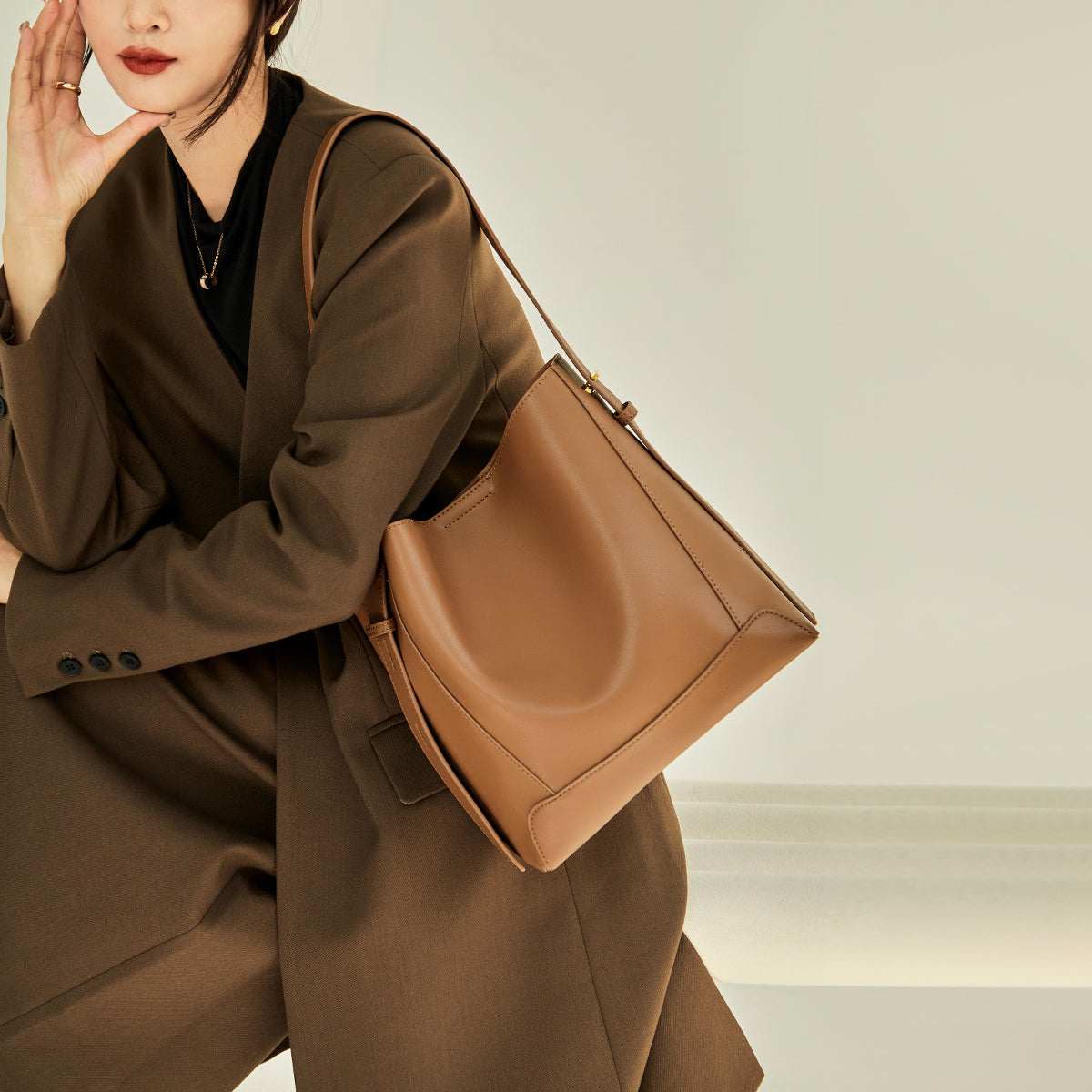 Luxe Genuine Leather Bucket Tote Shoulder Bag - Image 27
