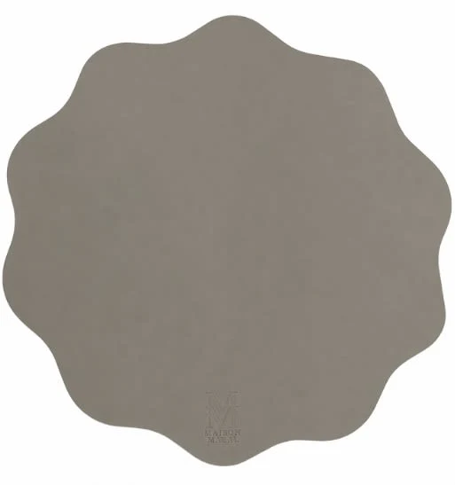 Maison Mazal Back Logo Scalloped Placemat - Image 15