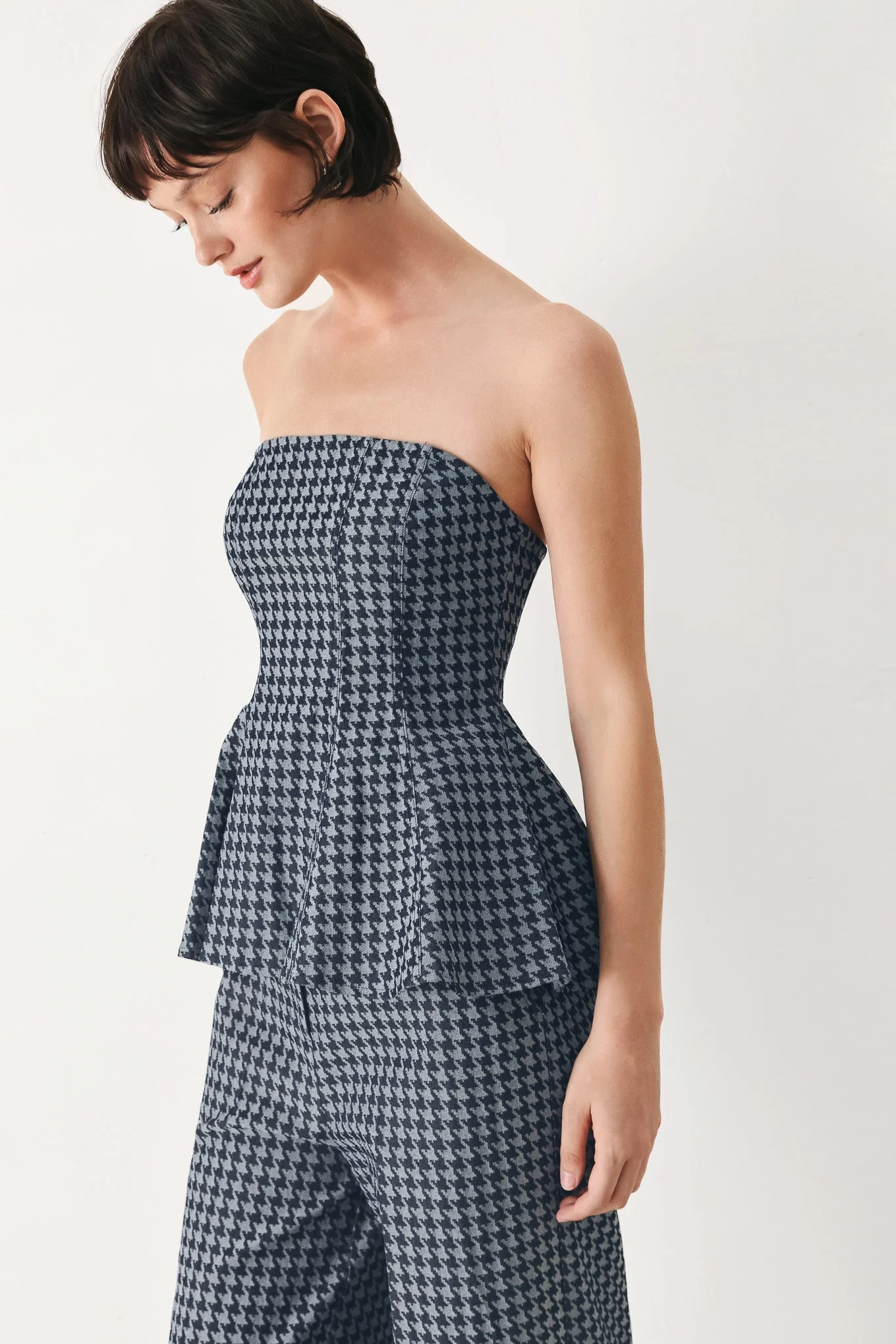 Noir Society Woven Tube Top - Image 4