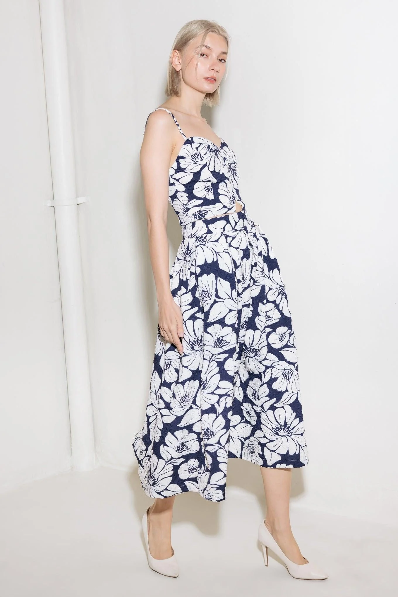 Plain Optimism Navy Woven Crop Top - Image 5
