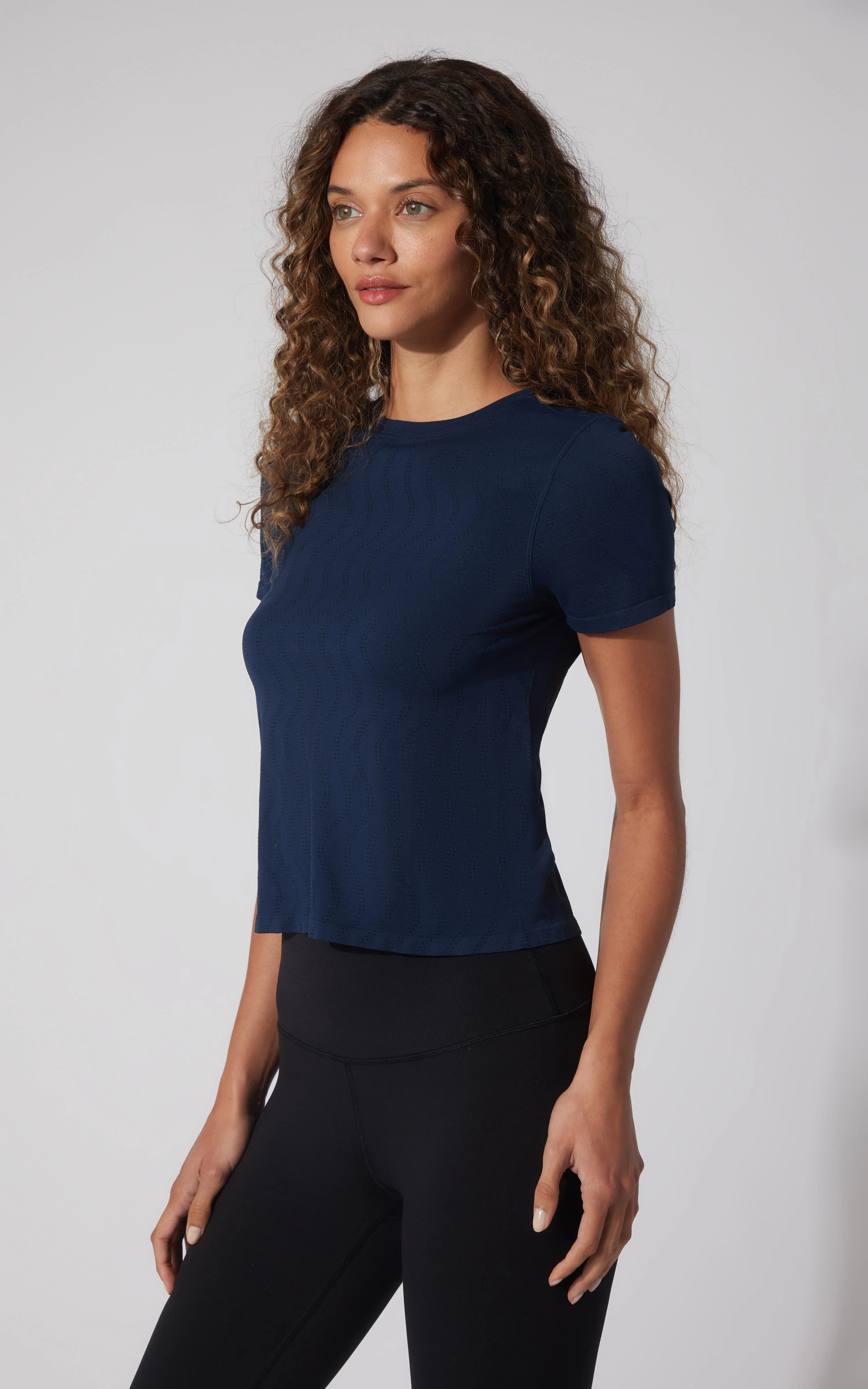 Seamless Crew Neck Patterned Short Sleeve Top - Image 6