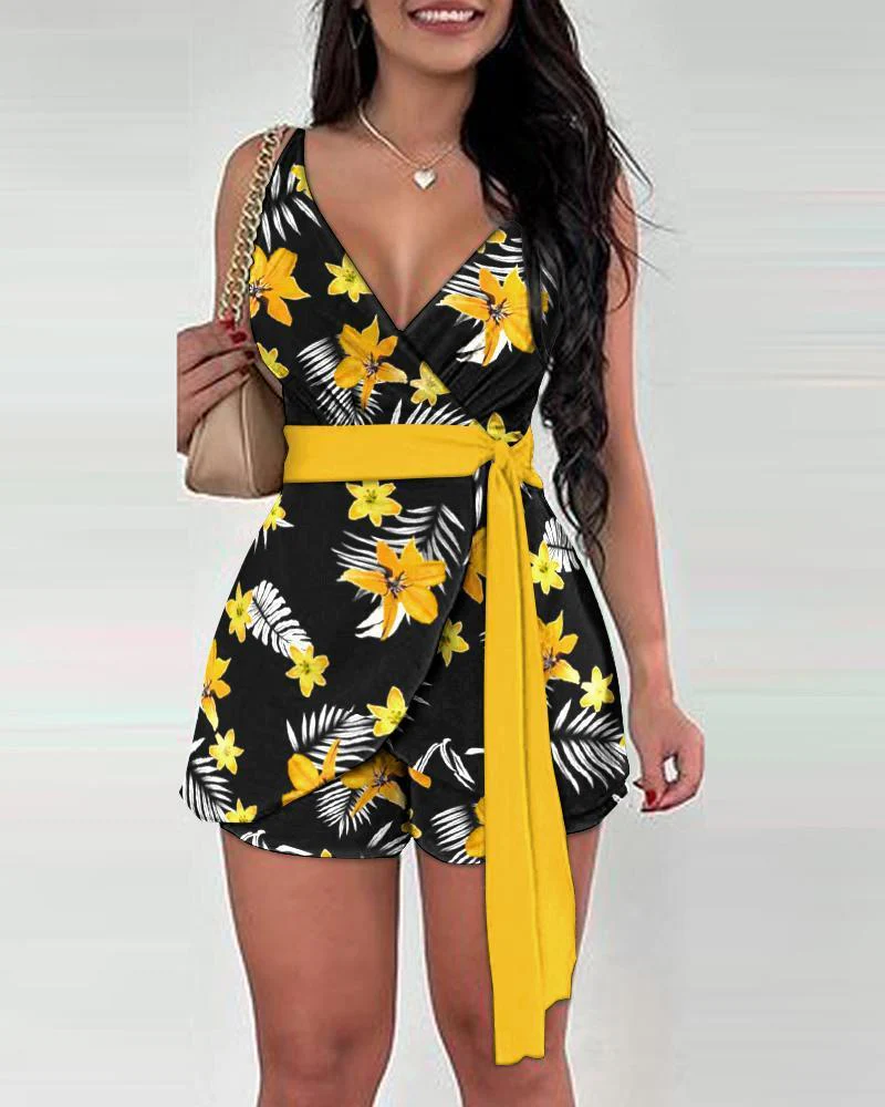 Spring And Summer V-neck Belt Shorts Fashion Casual Set - Image 4