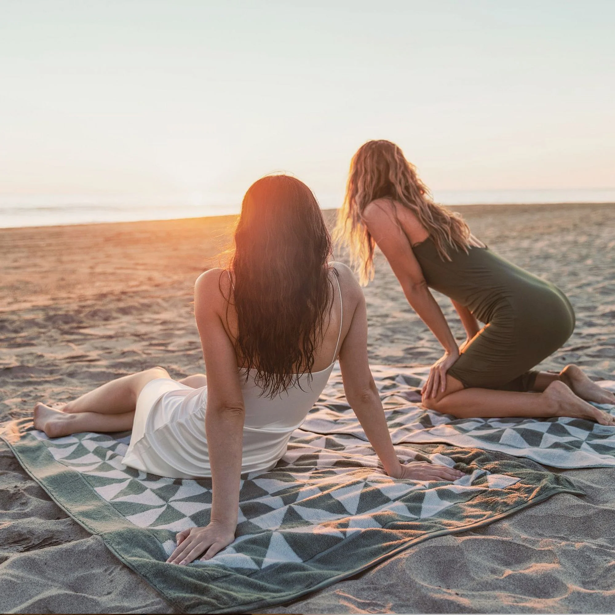 Umbra Beach Towel - Image 3