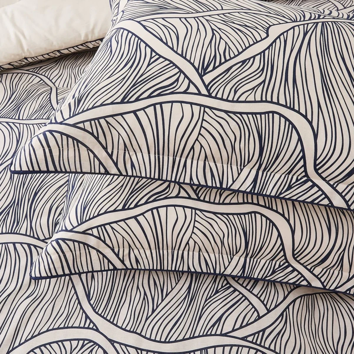 Umbra Bloom Comforter Set - Image 15
