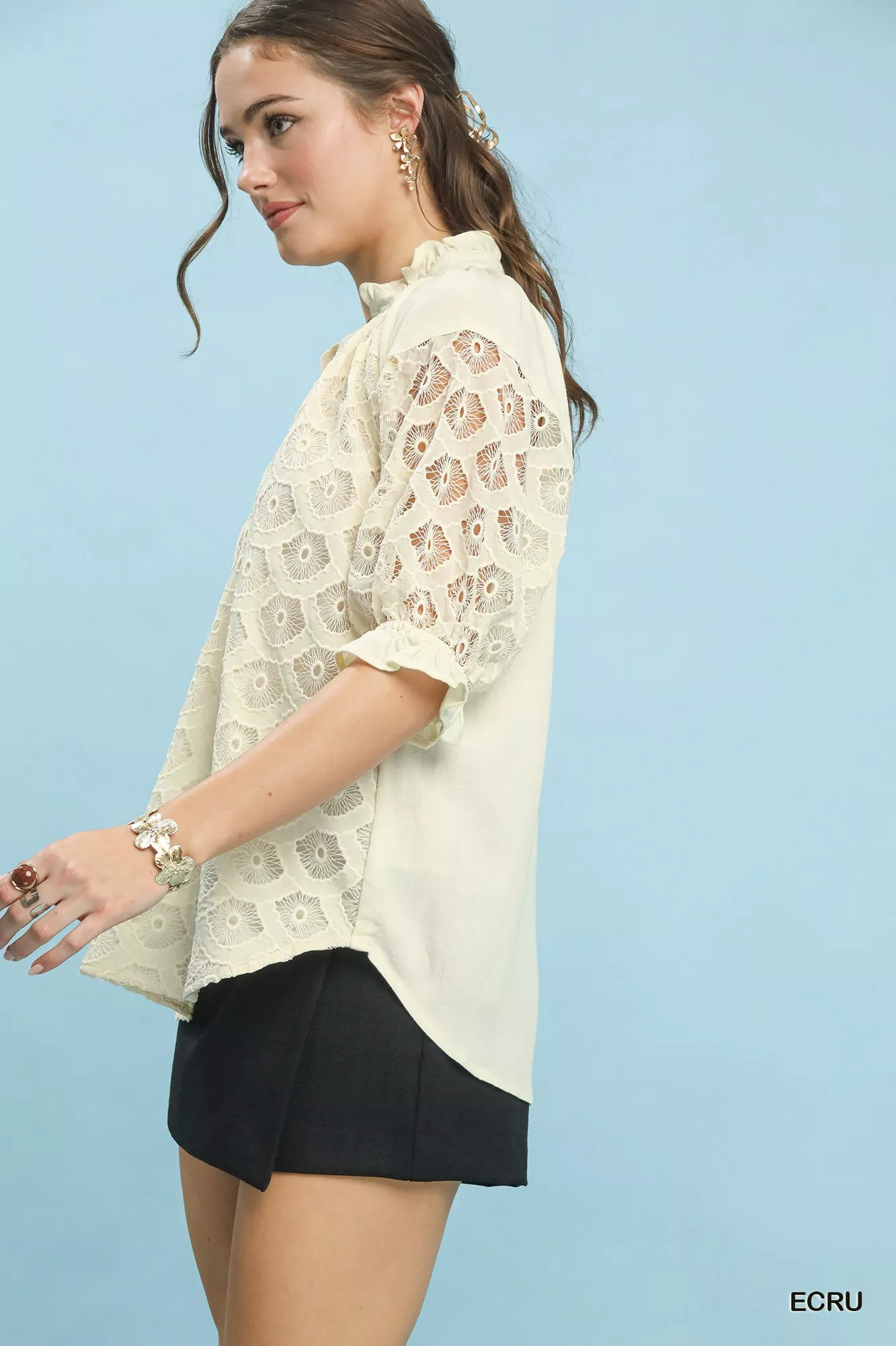 Umgee Linen V-Neck Lace Puff Sleeve Top - Image 3