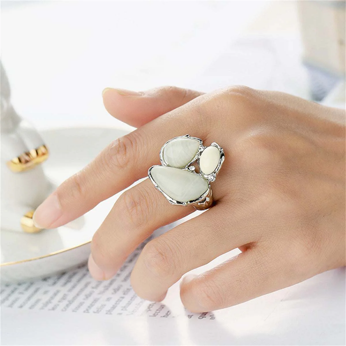 White Cats Eye Silvertone Abstract Ring - Image 2