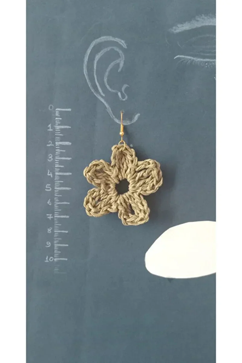 Women’s Handmade Raffia Flower Earrings – Crochet Boho Dangle Design - Image 9