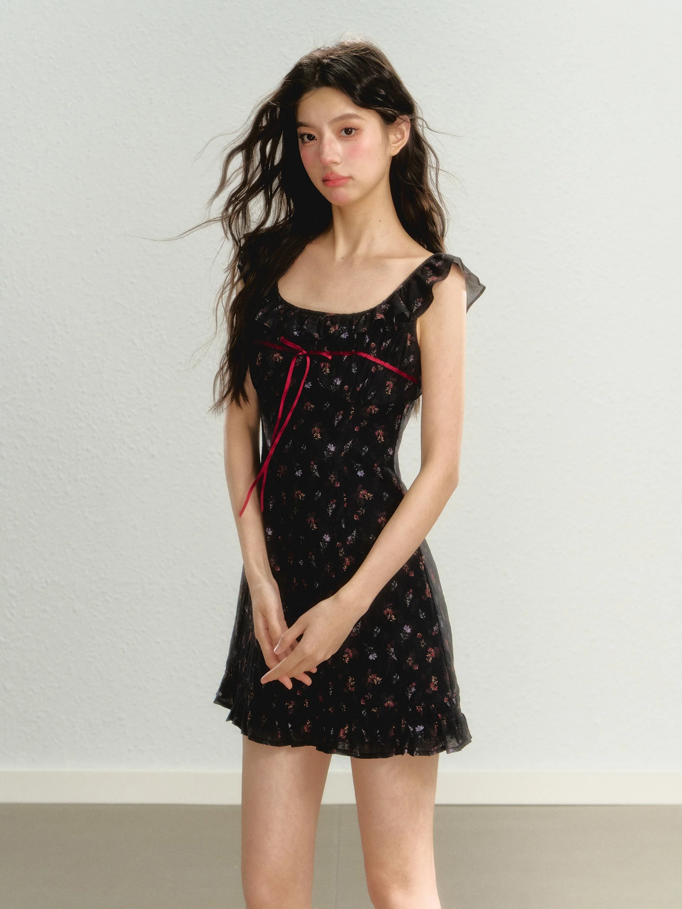 Women’s Sleeveless Floral Suspender Skirt - Image 7
