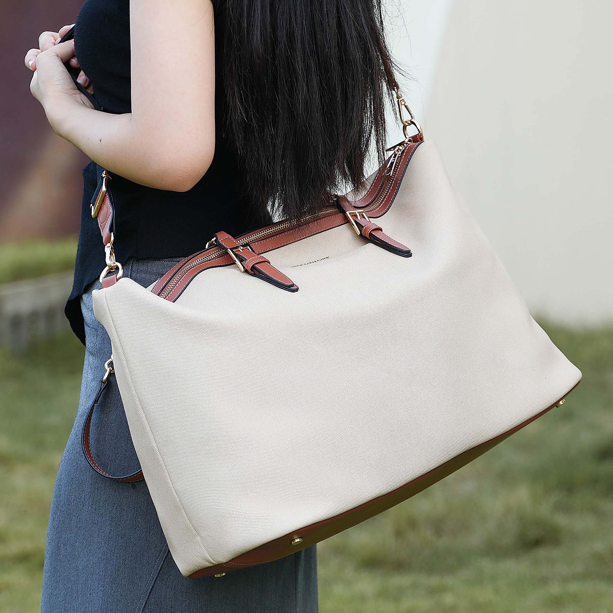 Zephyra Weekender Bag - Image 2