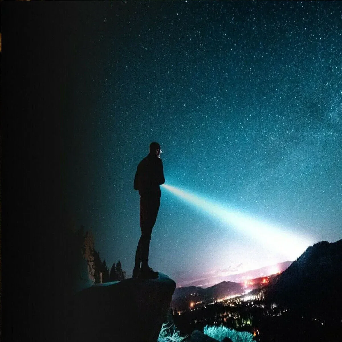 Zoomable Tactical Flashlight - Image 7